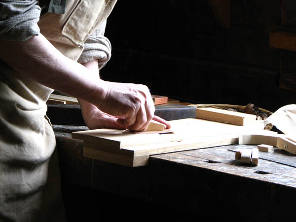 Nacemos de la influencia y formación  heredada en el sector de la <strong>carpintería de madera y ebanistería  en Colera.</strong>